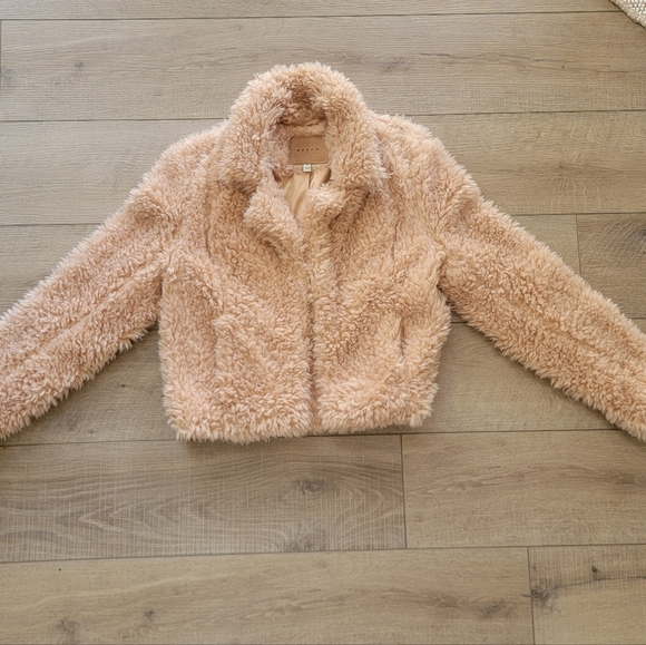 BLANKNYC Size Small Curly Faux Fleece Chubby Coat Color Champagne & OJ - Picture 4 of 11